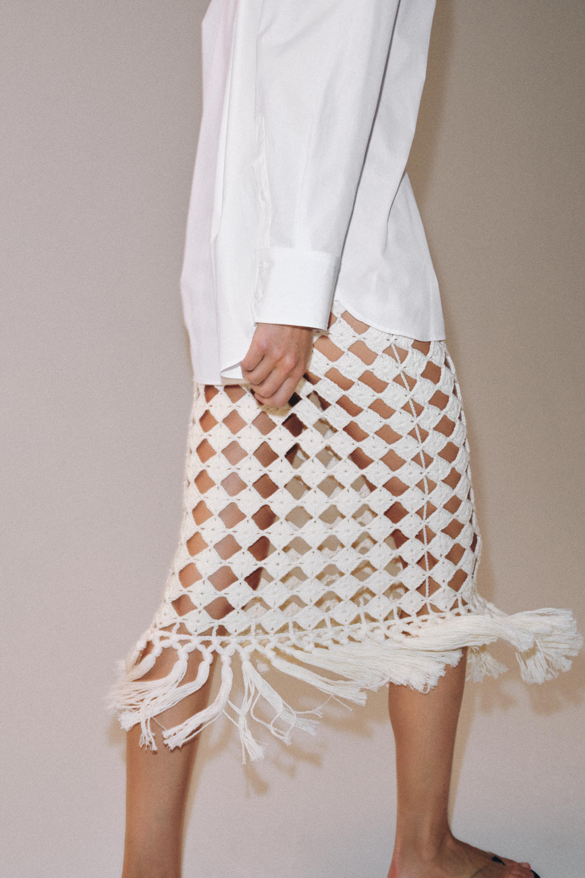 CROCHET FRINGED KNIT SKIRT
